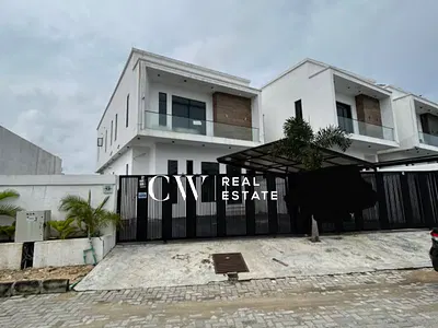 5-Bedroom Detached House with BQ