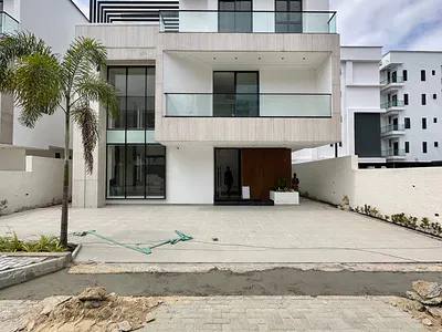5 Bedroom Detached House