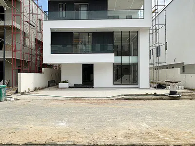 5 Bedroom Detached House