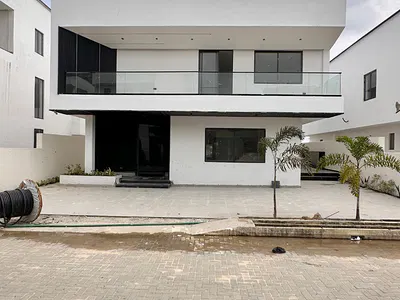 5 Bedroom Detached House