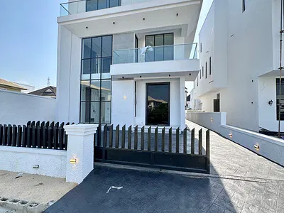 5 Bedroom Detached House