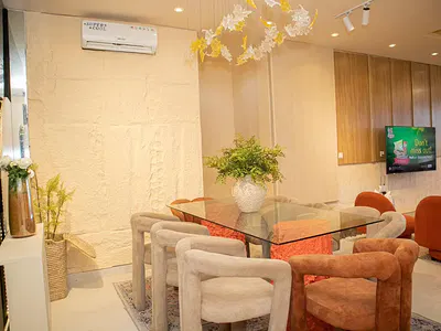 Contemporary and Tastefully Fully Furnished 3 Bedroom