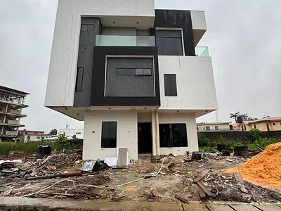 4-Bedroom Fully & Semi-Detached Triplex with BQ