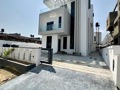 5 Bedroom Detached House