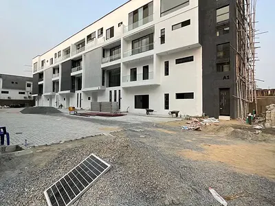 Luxury Designed 4 Bedroom Terrace with Solar