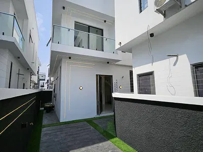 Luxury 4-Bedroom Detached Duplex with Excellent Facility