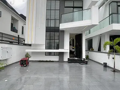 Luxury 5 Bedroom Detached Duplex with Pool