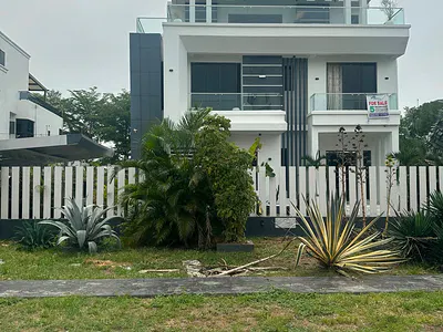 Fully Furnished Contemporary 5-Bedroom Detached House