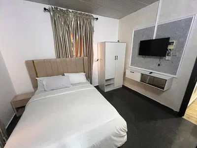 Luxury and Furnished 2 Bedroom Apartment with Excellent Amenities
