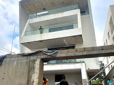 5 Bedroom Fully Detached High-End Home