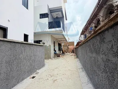 Newly Built 5 Bedroom Fully Detached Duplex with BQ