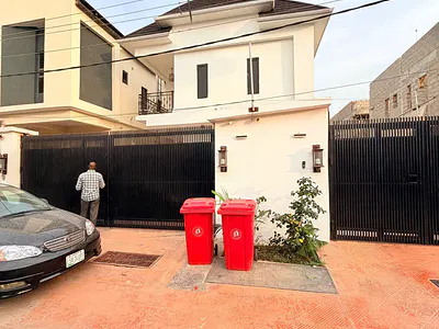 Beautifully Built 4 Bedroom Fully Detached Duplex with BQ