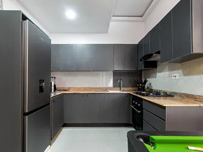 Newly Renovated 2 Bedroom Apartment with PS5, Snooker Board, a