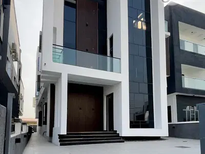 5 Bedroom Fully Detached Duplex with Pool