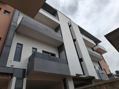 Newly Built Spacious 3bed Apartment with BQ