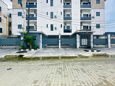 Well Maintained Spacious 2 Bedroom Apartment