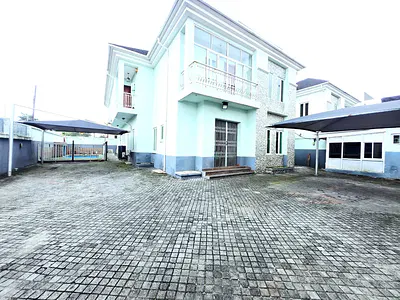 Well Maintained and Massive 5 Bedroom Detached Duplex