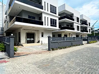 Newly Built 6 Bedroom Fully Detached Duplex