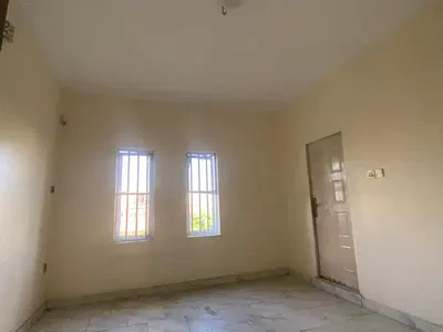 Sharp 3 Bedroom Flat Upstairs