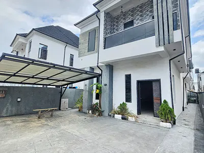 Luxury 4 Bedroom Fully Detached