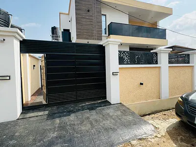 Stunning 4 Bedroom Detached Duplex with BQ
