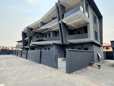 Architecturally Structured 4 Bedroom Terraced Duplex