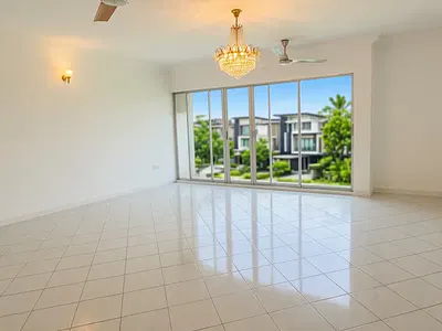 Luxury 2-Bedroom Flat, Large Living Room
