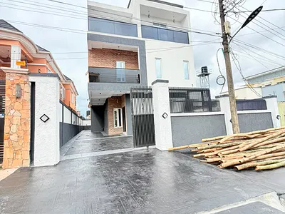 Magnificent Build 5 Bedroom Detached House with a Room BQ