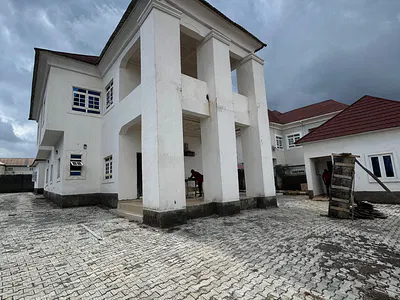 4 Bedroom Detached Duplex with 2 Selfcon BQ