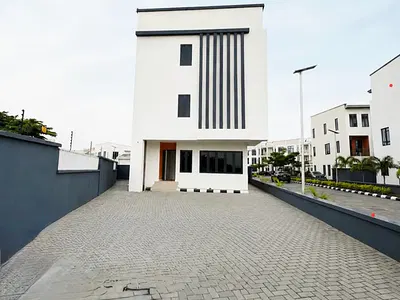 Well Finished Luxury 5 Bedroom Fully Detached with BQ