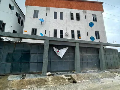 Beautifully Crafted 2 Bedroom Apartment with Elevator