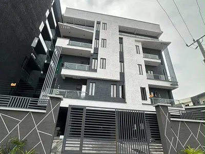 Luxury 2 Bedroom Apartment with Pool Gym and Elevator