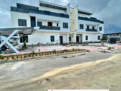 Spacious 5 Bedroom Detached Duplex