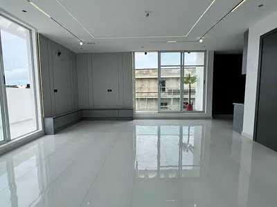 Contemporary 5 Bedroom Detached with Pool, Office/Study, Cinema, Gym,