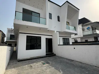 Self Serviced Luxury 4 Bedroom Duplex