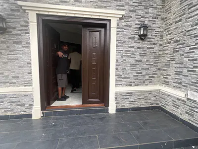 Luxury 2 Bed with Waiting Room Fully Interlocked Code Access