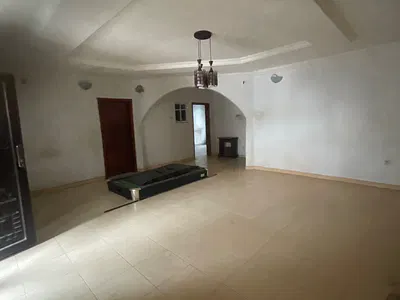 Nice and Very Spacious 2 Bed Not Far From Gate Upstairs Interlocked
