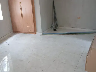 Newly Renovated 1 Bedroom Flat with 2 Toilets.