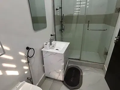 4 Bedrooms En-Suite Smart House Terrace.