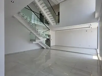5 Bedroom Detached House