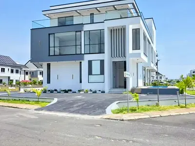 5 Bedroom Detached House