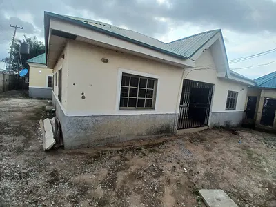 Newly Renovated 3 Bedroom Flat