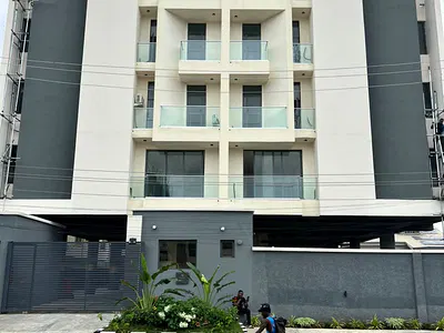 Stunning 2 Bed Apartment with Pool, Gym, Elevator and Spacious Balconies
