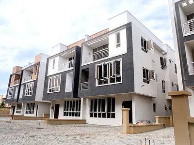5 Bedroom Duplex with a Room BQ
