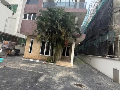 Massive 5bedrooms Detached House with Pool