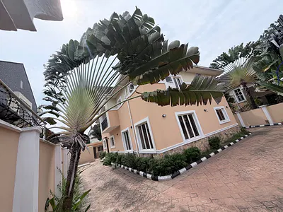 5bedrooms Detached House with BQ