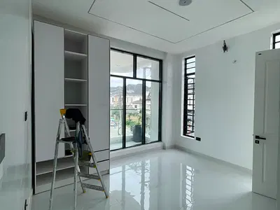 Luxury 5 Bedroom Fully Detached Duplex