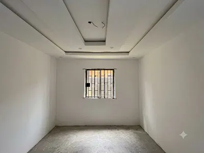 A Standard and Spacious Mini Flat with Kitchen Cabinets and More