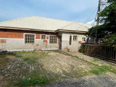 2 Bedroom Semi-Detached Bungalow in an Estate