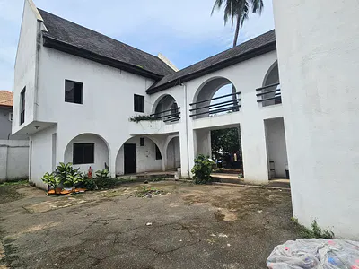 Strategically Located 3bedroom Duplex with 2bedroom Flat on 750SQM Lan